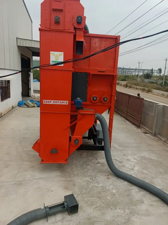 Bucket elevator of Shomas mobile grain dryer for wheat, maize and paddy loading